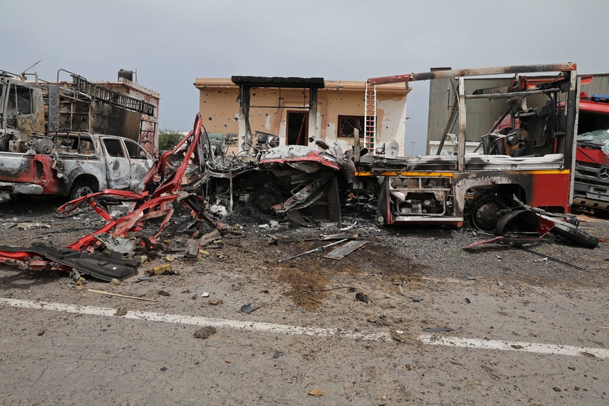 No início de maio, o Aeroporto Internacional de Mitiga, em Tripoli, foi atingido por bombardeios. Os ataques foram atribuídos ao Exército Nacional Líbio, mas Haftar negou as acusações. 
