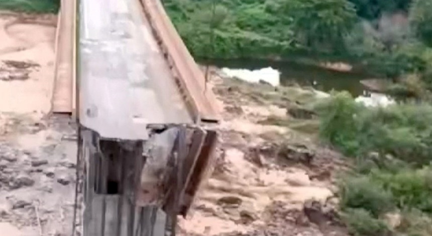 Imagem relacionada com a notícia: Queda de ponte no Brasil faz vários mortos e desaparecidos