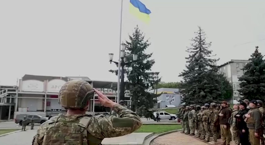 Die ukrainischen Behörden sagen, sie hätten mehr als 3.000 Quadratkilometer von russischen Streitkräften zurückerobert