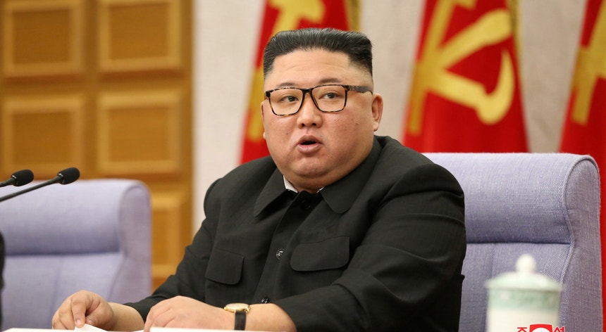 Kim Jong-un supervisionou pessoalmente os testes, segundo a agência de notícias norte coreana
