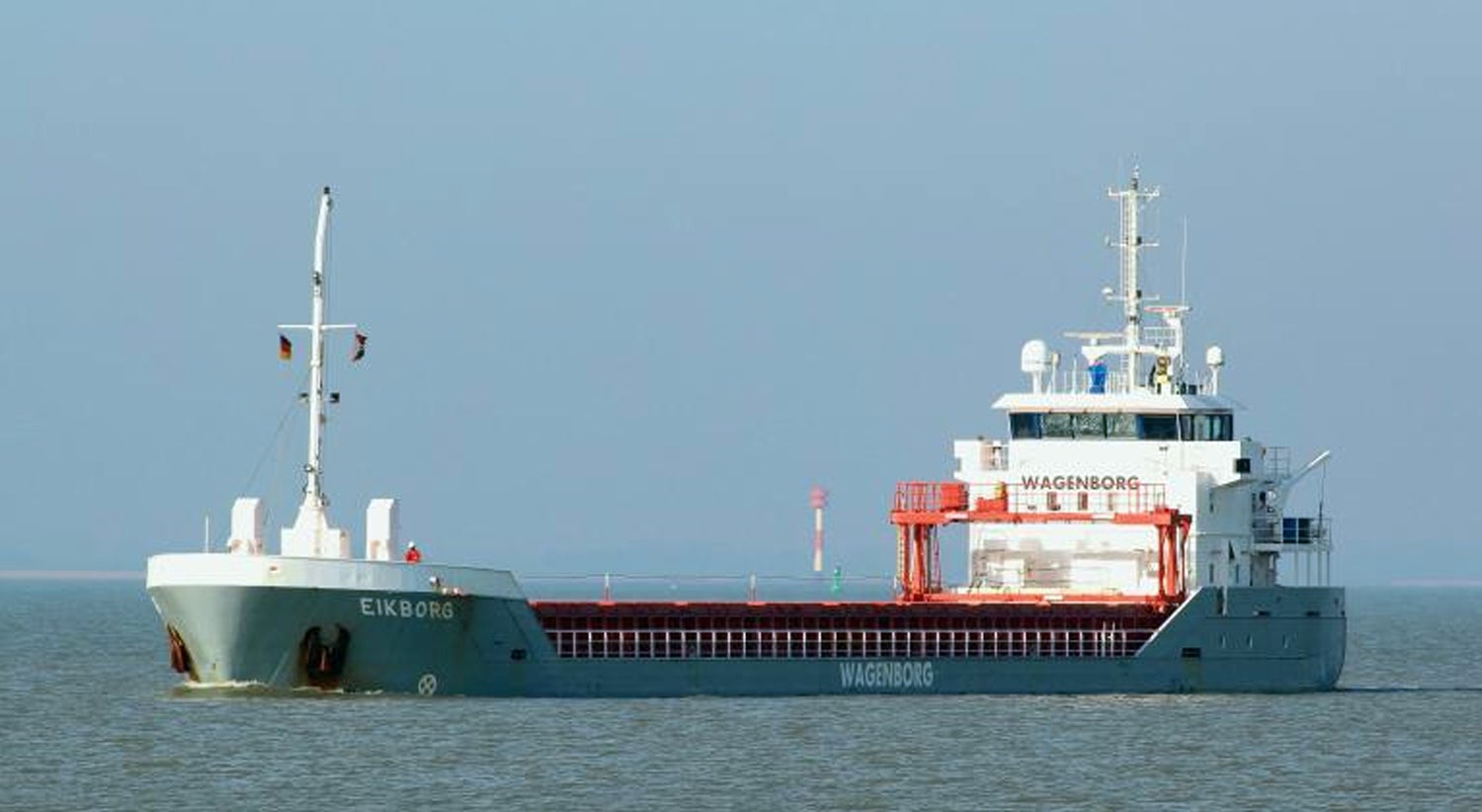 Cargo ship adrift off the mouth of the Figueira da Foz bar at risk of sinking