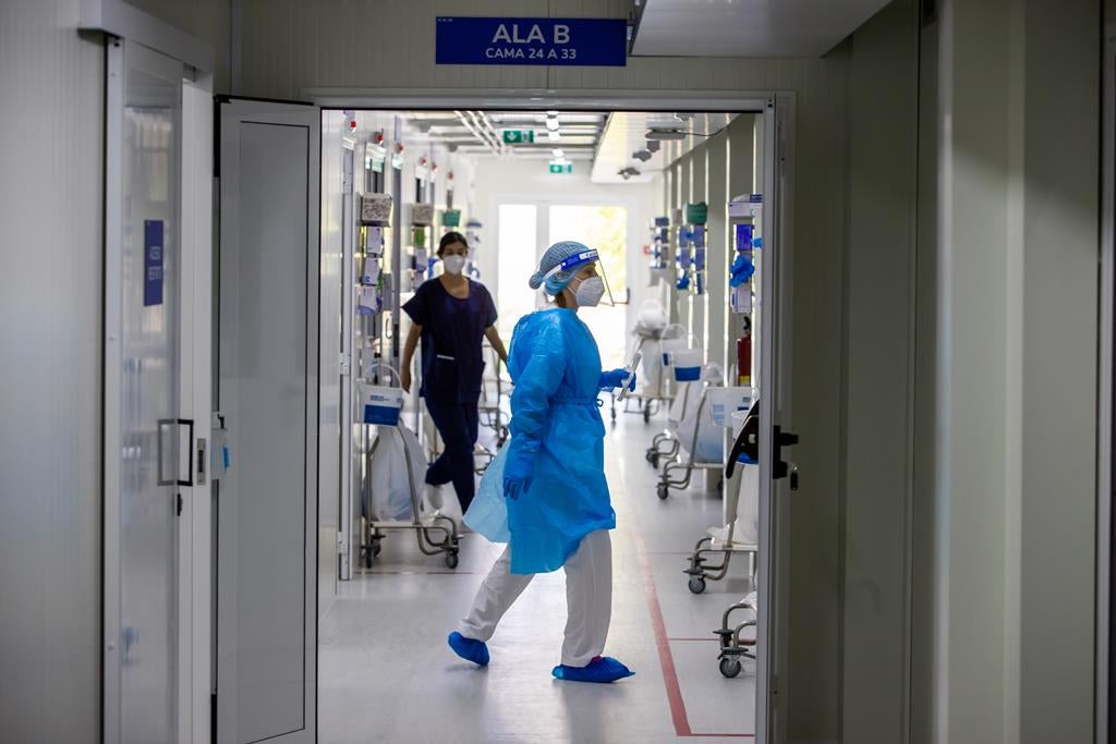 Horas extra nas urgências podem valer aos médicos entre 40% a 80% do salário