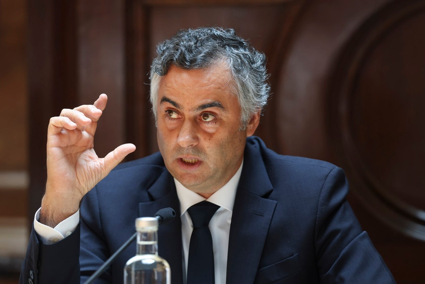Exames nacionais. Ministro recebido em Coimbra por protesto da FENPROF