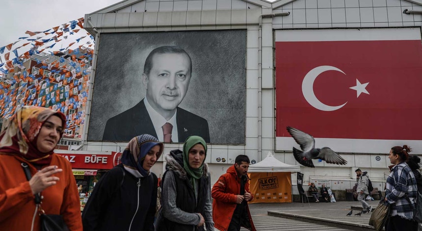 Recep Tayyip Erdogan está no poder desde 2003. Foi primeiro-ministro e ocupa o cargo de presidente desde 2014. 
