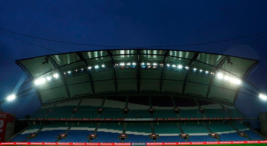 Benfica e Sporting serão os únicos a vender bilhetes para o jogo da Supertaça a realizar no Estádio Algarve
