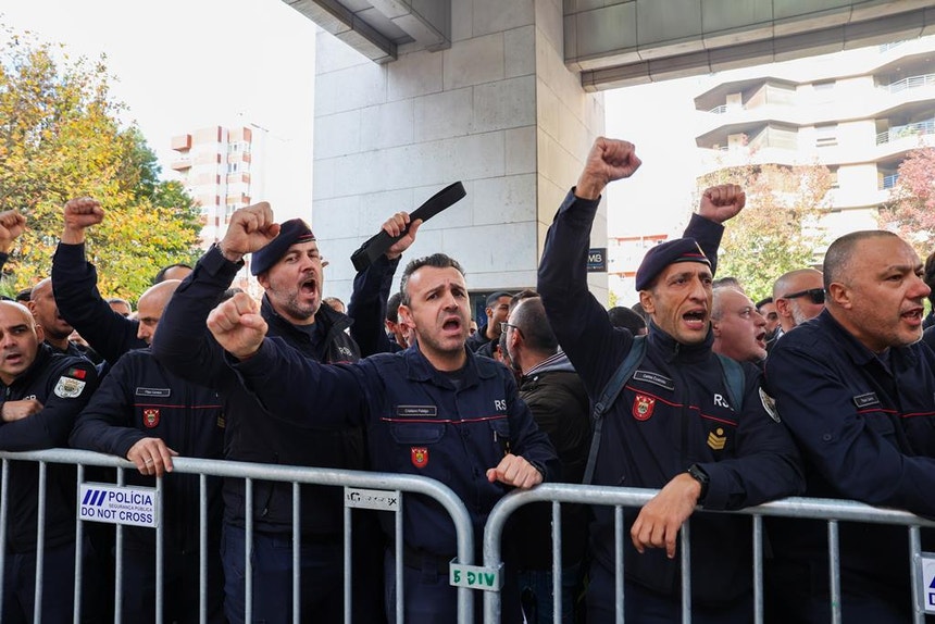 Imagem relacionada com a notícia: Depois dos protestos voltam as negociações
