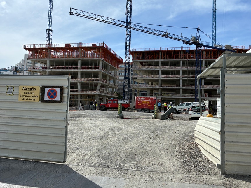 Imagem de Morreu o trabalhador que ficou soterrado numa obra em Lisboa nos antigos terrenos da Feira Popular