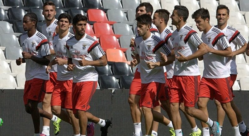 A equipa do Benfica está a ser alvo dos seus mais diretos adversários que temem a conquista do tricampeonato
