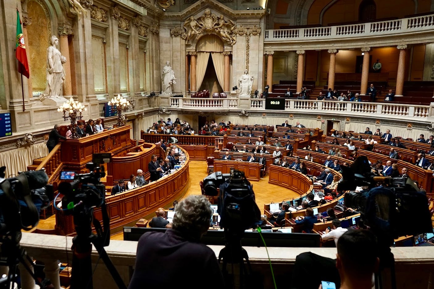 Lu�s Neves admite incluir nacionalidades nos crimes do RASI