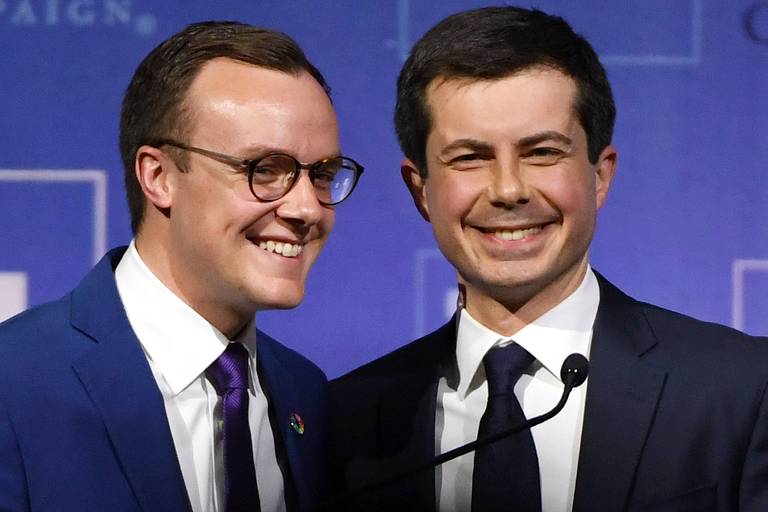 Pete Buttigieg (à direita na foto) e o marido durante a campanha presidencial de 2019
