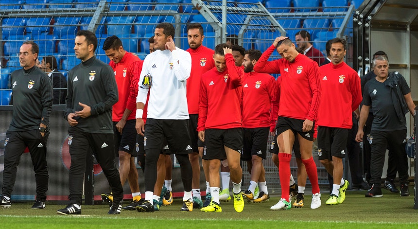 A equipa do Benfica está concentrada na dura tarefa que tem pela frente
