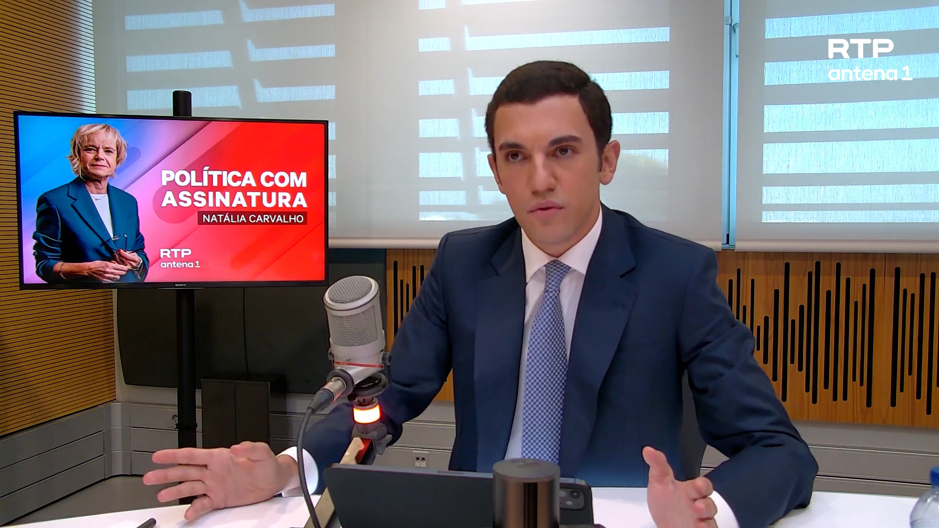 "Não há nem Governo nem país em crise", garante o porta-voz do PSD