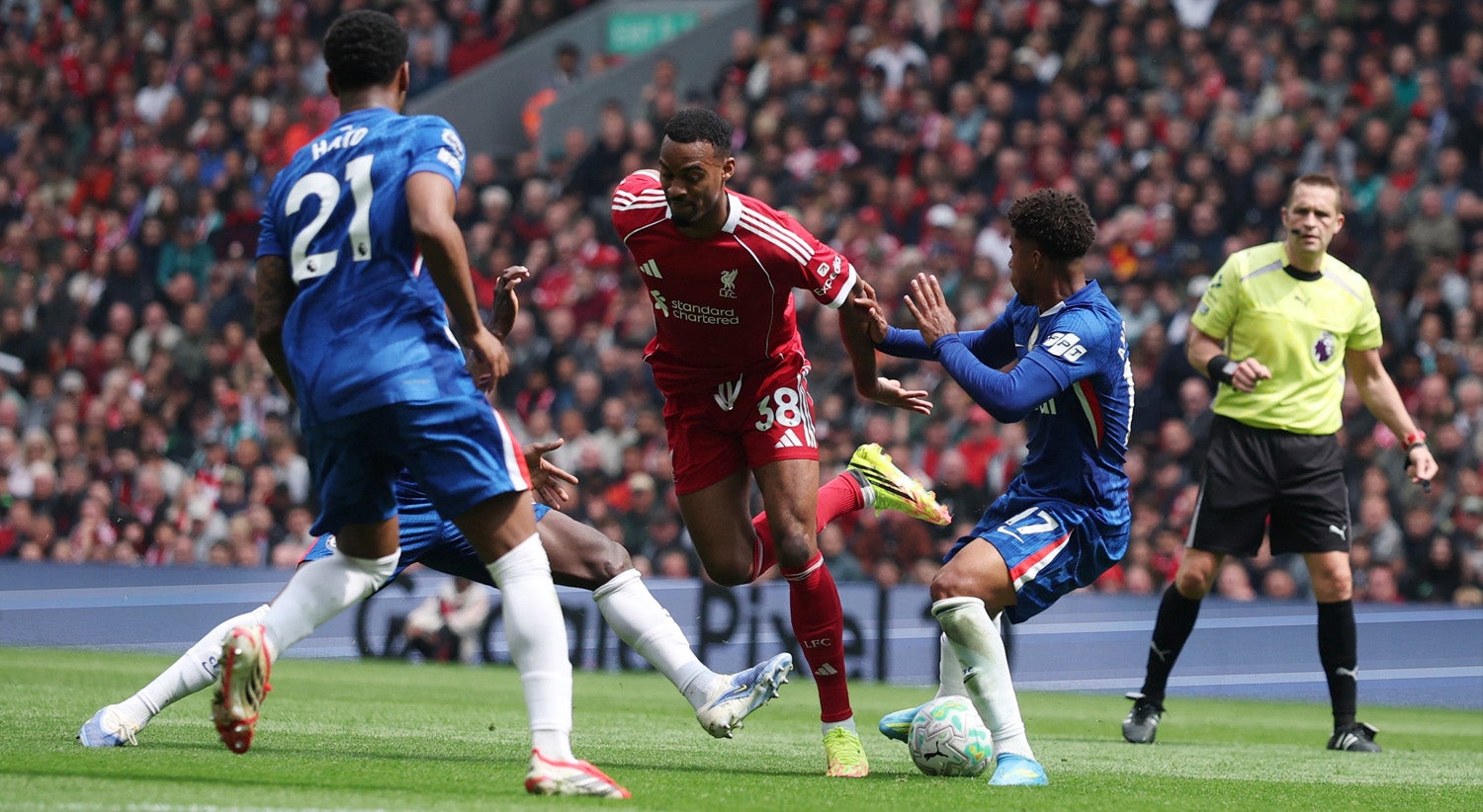 Empate no Liverpool-Chelsea