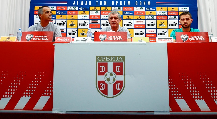 Bernardo Silva e Fernando Santos estiveram na conferência de imprensa de Portugal
