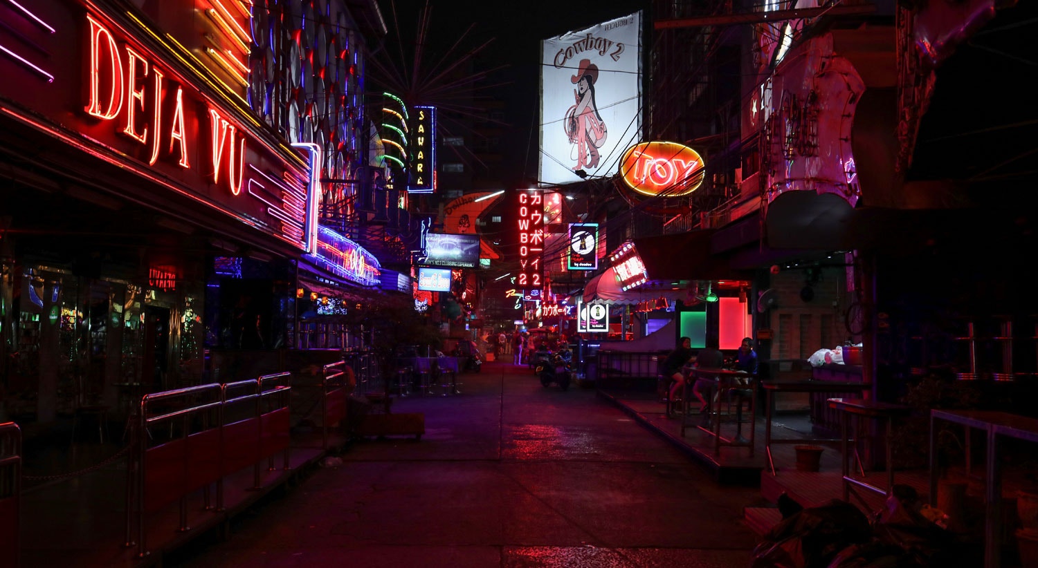  Ruas de bares outrora cheios de pessoas, agora vazios devido &agrave; pandemia em Banguecoque, na Tail&acirc;ndia / Jorge Silva - Reuters 