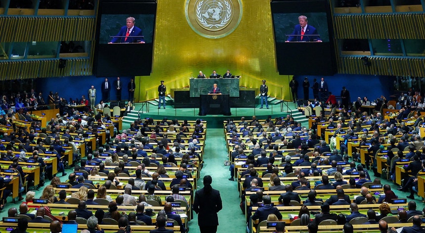 Imagem de Acordo ou "aniquilação"? Diplomacias de Irão e Estados Unidos em diálogo na sede da ONU