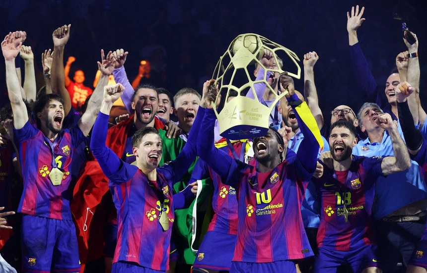 Imagem de FC Barcelona reina frente ao Fuchse Berlim e ergue 13.ª Champions de andebol