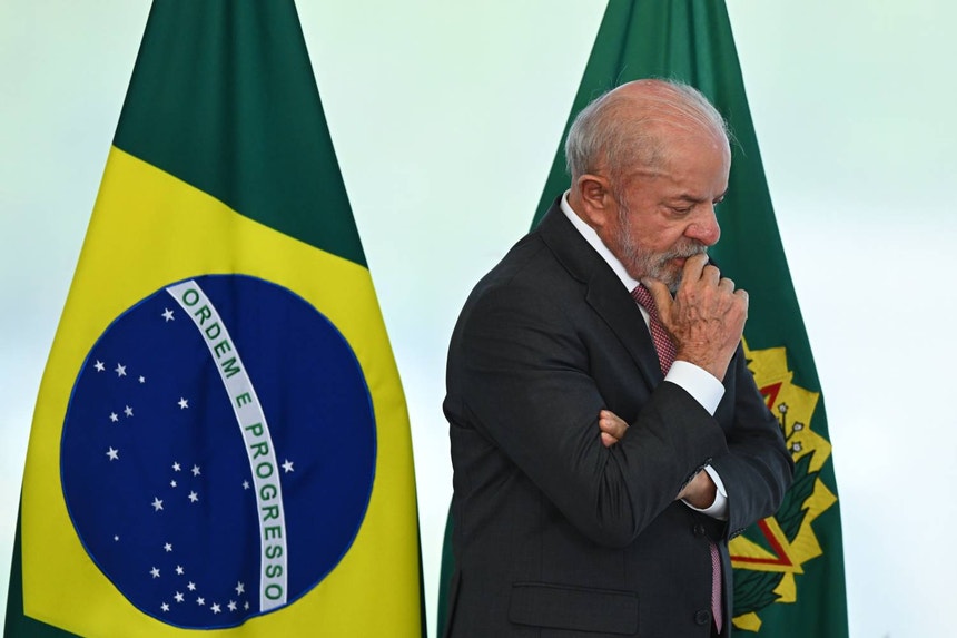 Imagem de Presidenciais no Brasil. Filho de Bolsonaro aproxima-se de Lula nas sondagens
