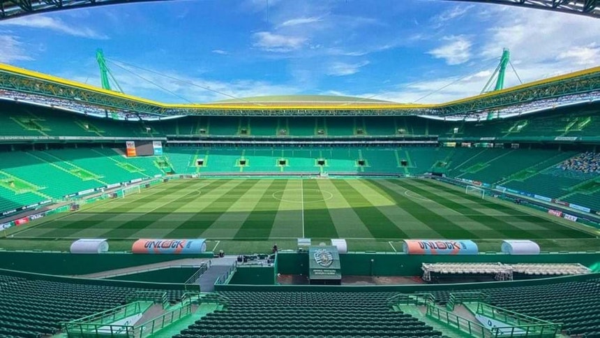 O Estádio José Alvalade recebe o dérbi lisboeta entre "leões" e "canarinhos"
