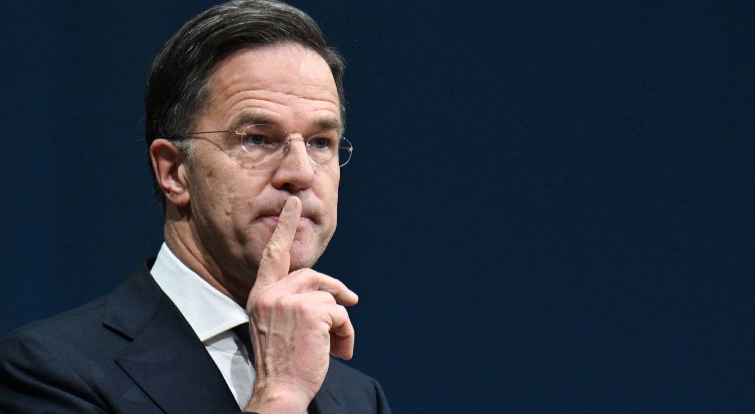 Chefe da NATO exclui adesão da Ucrânia apesar de novo apelo de Zelensky