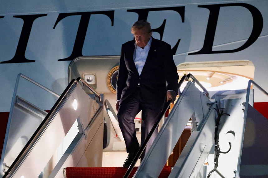 Imagem de Foi atribulada a viagem de Donald Trump de regresso a Washington