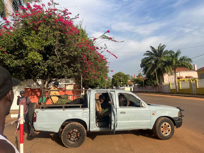 Elementos armados patrulham ruas de Bissau
