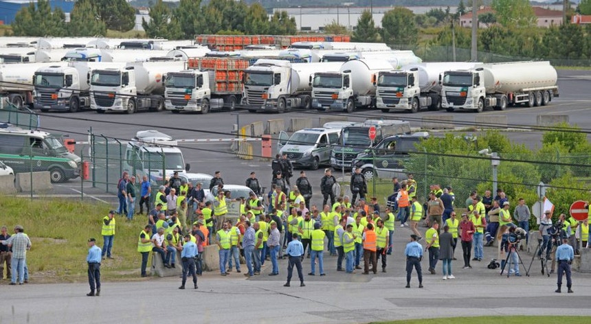 A hipótese de greve dos camionistas de matérias perigosas volta a estar na ordem do dia
