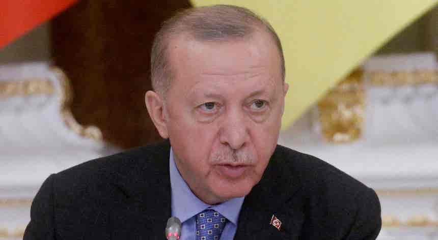 Finlândia e Suécia prometeram negociar com Erdogan extradição de combatentes curdos