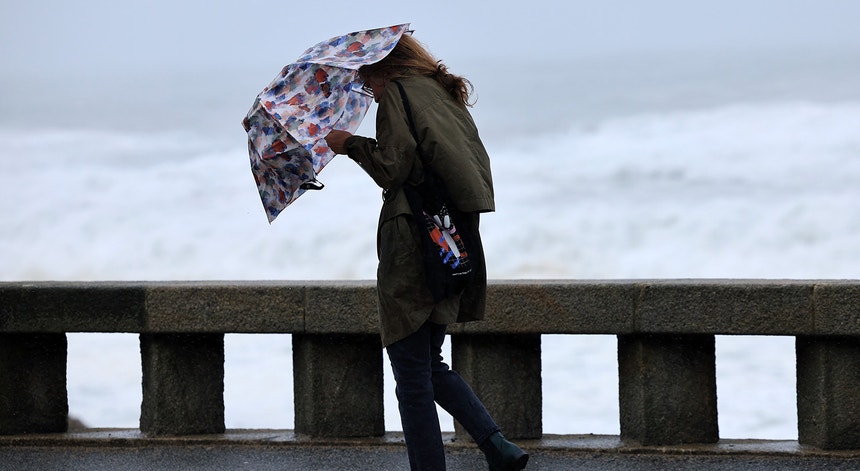 Três distritos de Portugal continental estão esta quarta-feira sob aviso laranja da meteorologia
