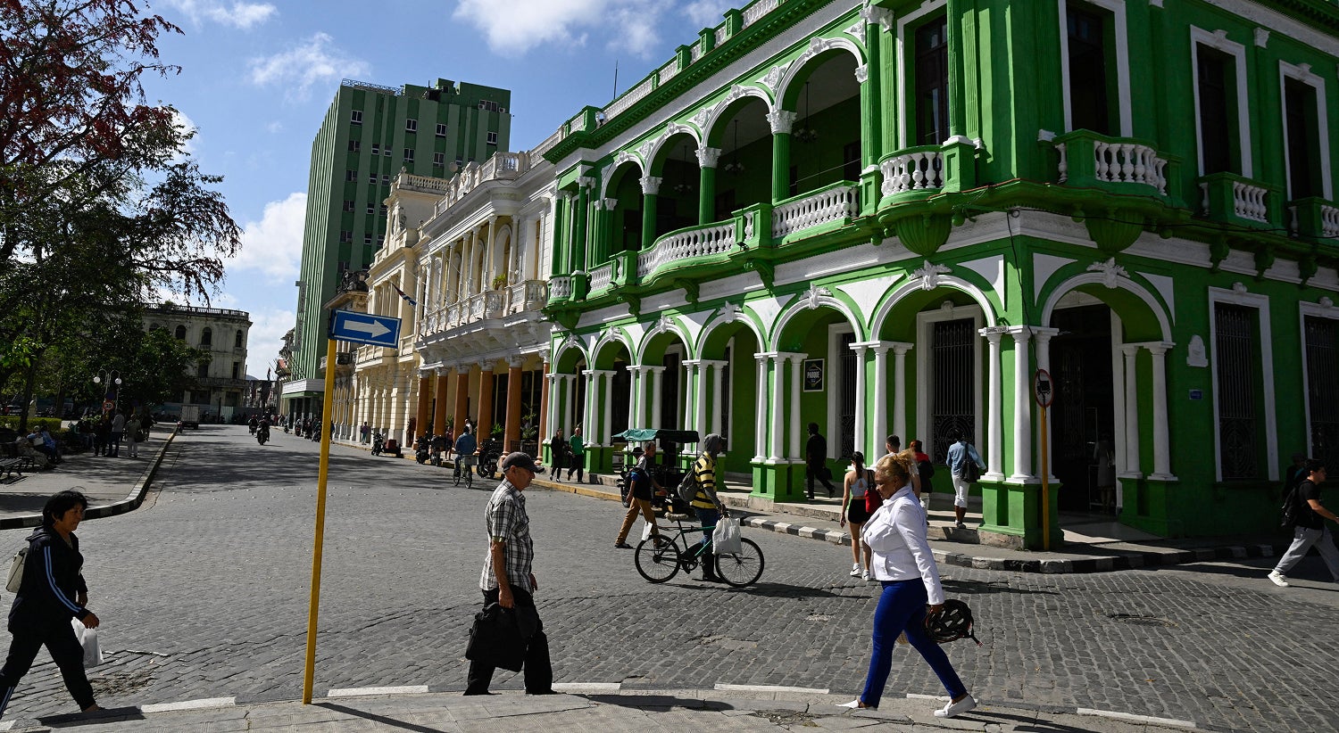 Trump admite que poderá assumir "controlo amigável" de Cuba