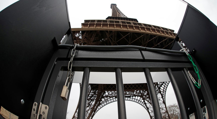 Paris seria alegadamente o alvo dos suspeitos sob custódia das autoridades francesas
