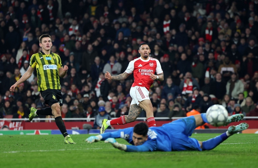 Arsenal regressa à senda das vitórias com goleada em Leeds