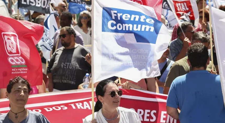 Frente Comum takes to the streets to demand an interim increase in salaries and pensions