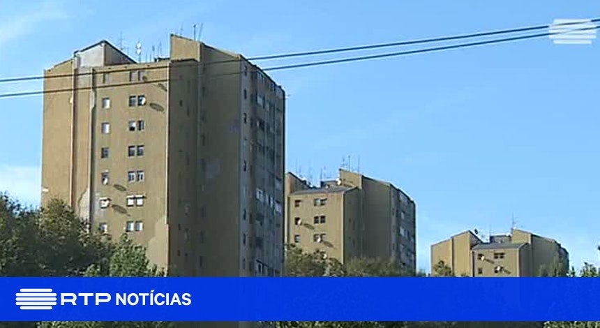 Torres que restam no Bairro do Aleixo, no Porto, v�o ser desmontadas. N�o demolidas