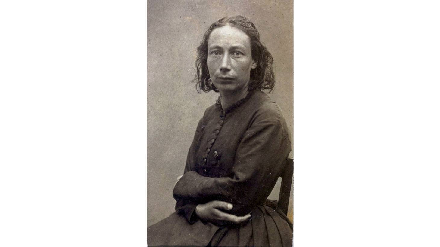  Retrato de Louise Michel tirado por Ernest Charles. Louise destacou-se na luta da Comuna contra o autoritarismo | Cole&ccedil;&atilde;o do Museu de Paris  