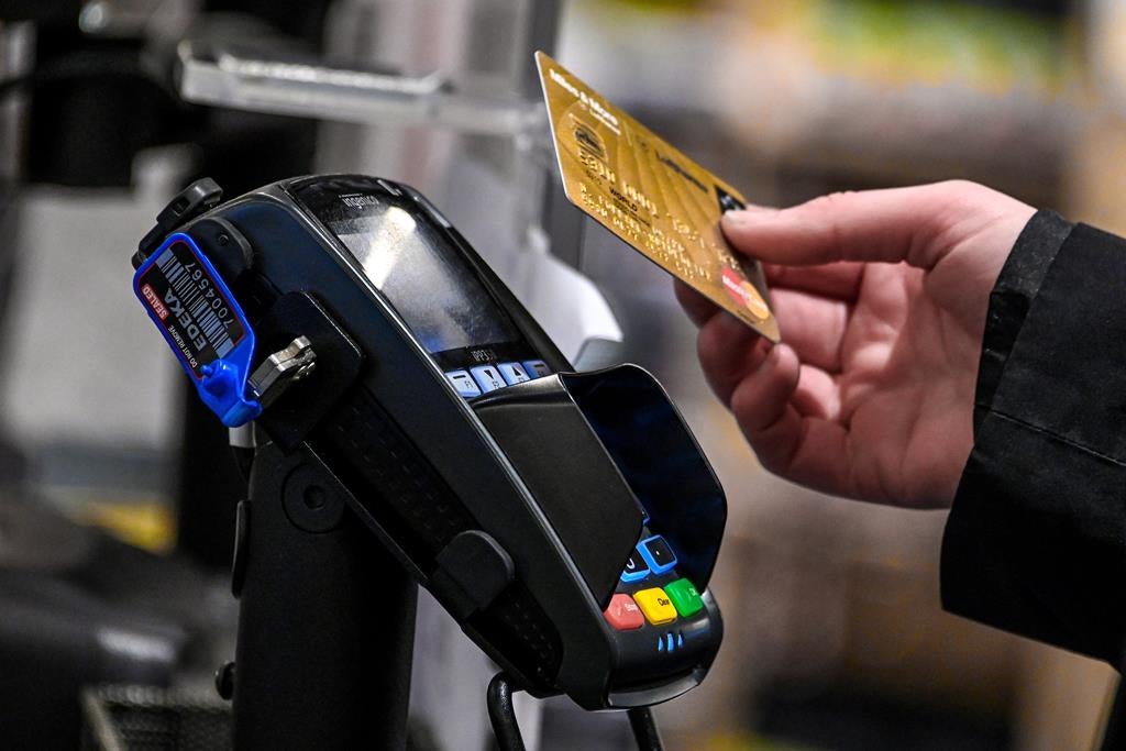 Compras com cartão e levantamentos sobem 16% na Páscoa