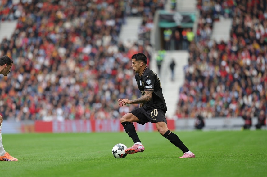 Imagem de João Cancelo passa exames médicos e vai ser apresentado no FC Barcelona