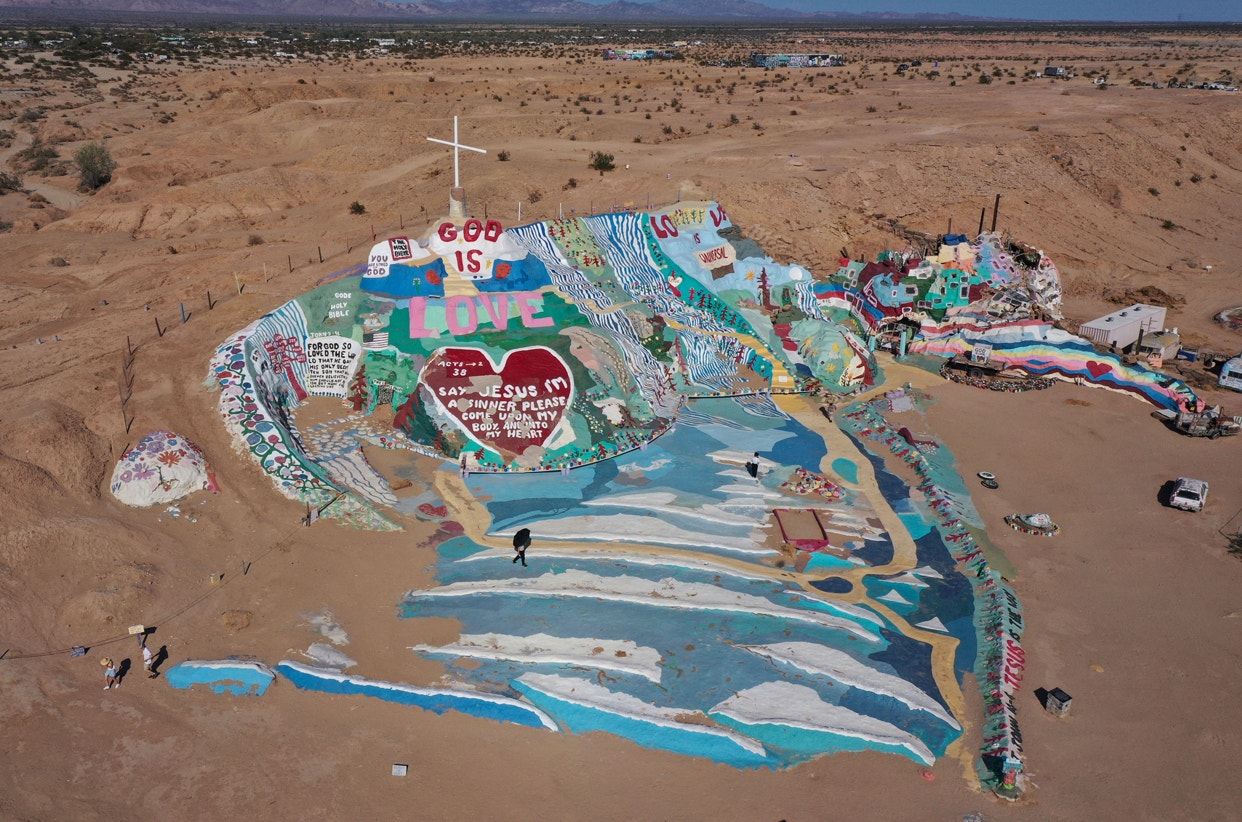  Salvation Mountain | Aude Guerrucci - Reuters 