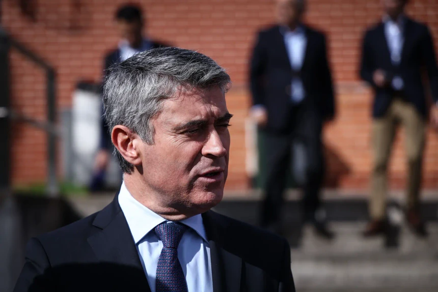 Imagem de Carneiro elogia comunidade no Canadá e alerta para atrasos na nacionalidade