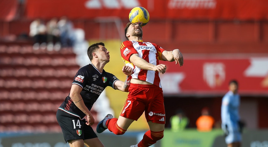 Imagem de Estrela da Amadora empata nas Aves