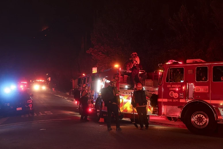 Imagem relacionada com a notícia: Em Los Angeles o dia transformou-se em noite
