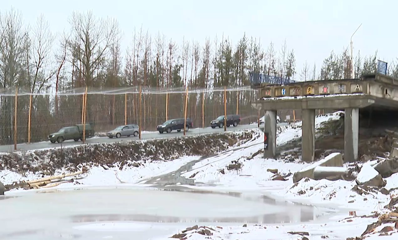 Devido a ataques de drones. Ucrânia protege estradas com túneis de redes