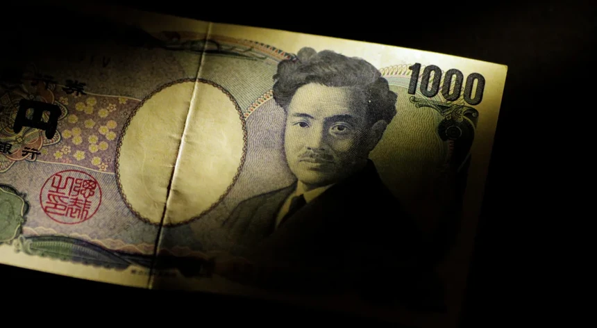 O Japão prepara-se para travar a queda do iene

