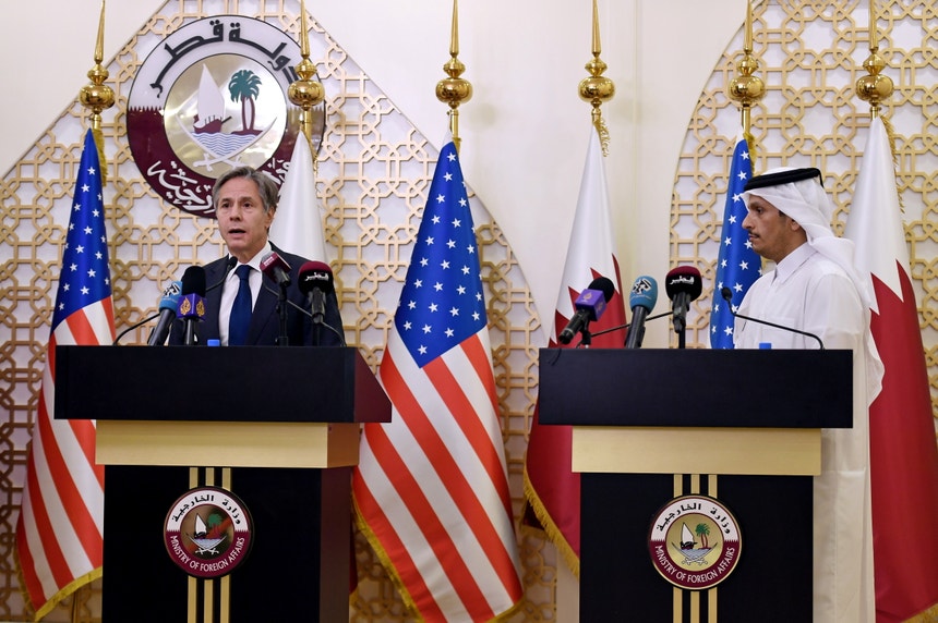 O emirado do Qatar, que Blinken visita esta terça-feira e para onde os Estados Unidos moveram os seus diplomatas que estavam no Afeganistão, é um local chave para contactos diplomáticos e onde os talibãs têm também embaixada.
