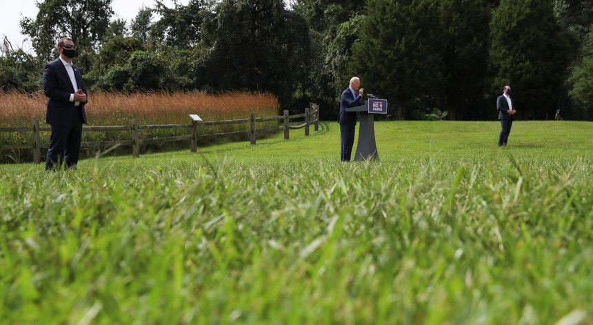Biden lidera sondagens mas Trump segura voto latino