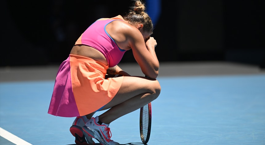 Sabalenka sofre para continuar em Melbourne