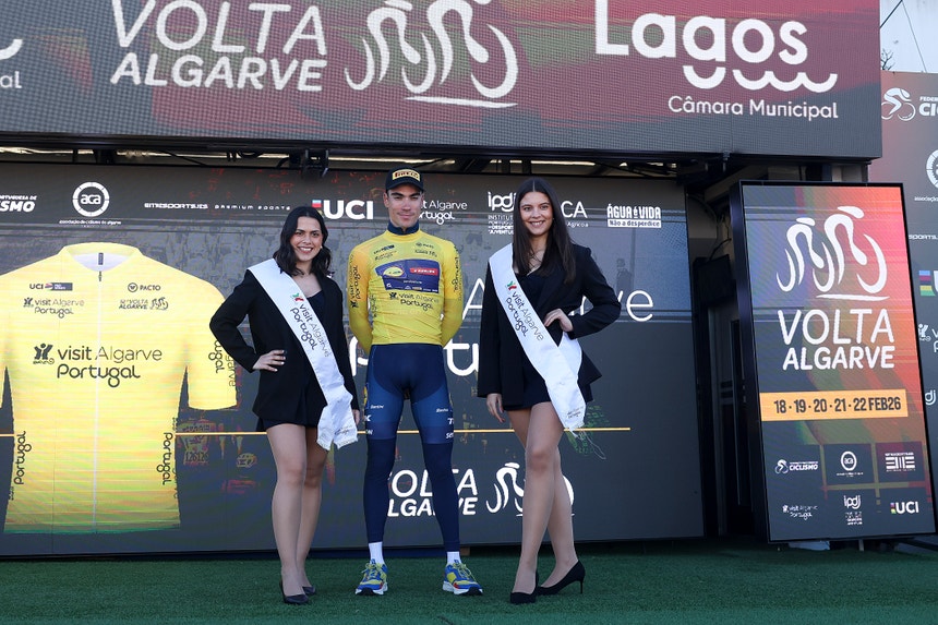 Imagem de Volta ao Algarve. Espanhol Juan Ayuso vence no Malhão e conquista 52.ª edição