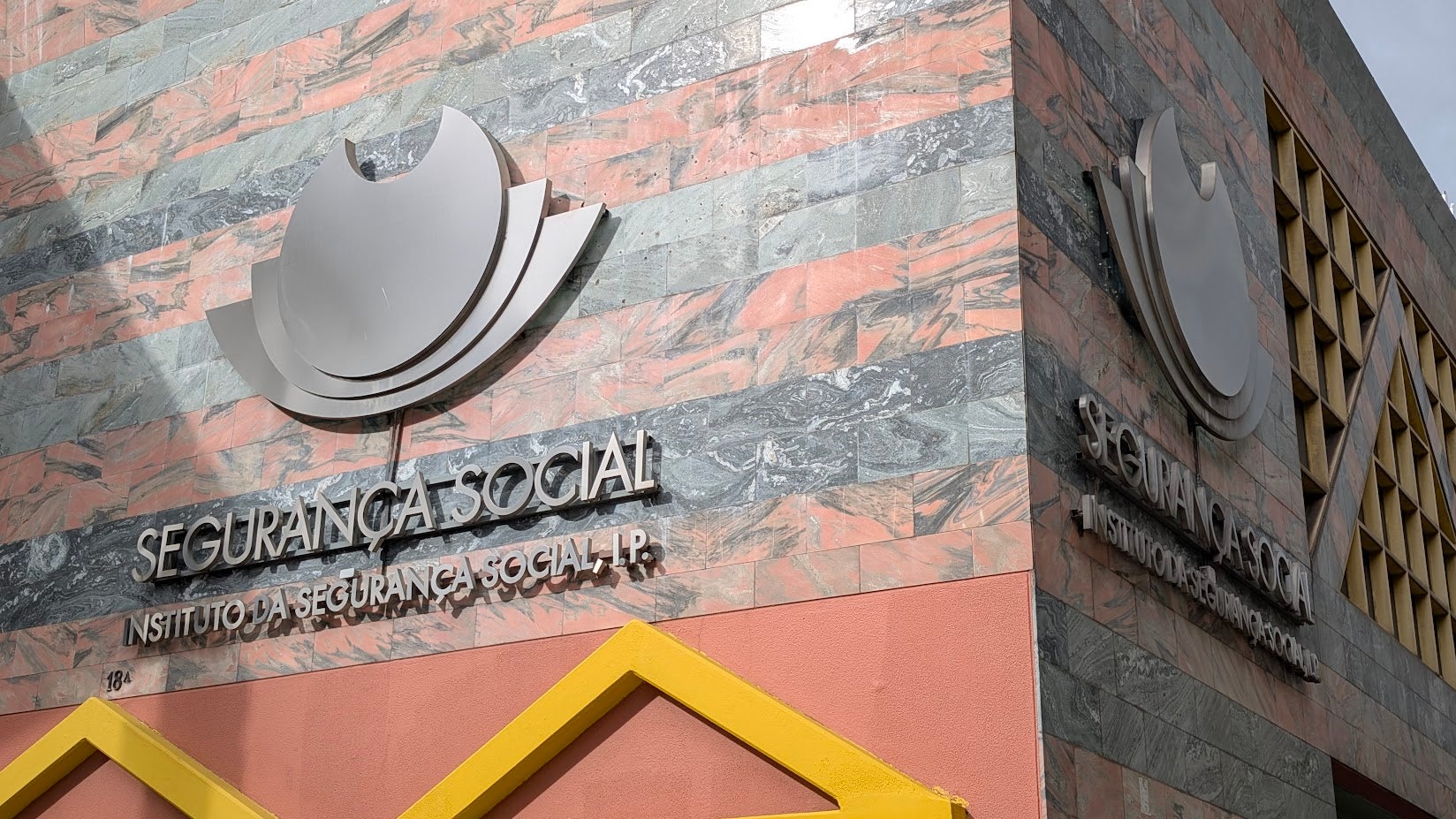 Sick-leave spending soared to €885 million and Court of Auditors flags shortcomings