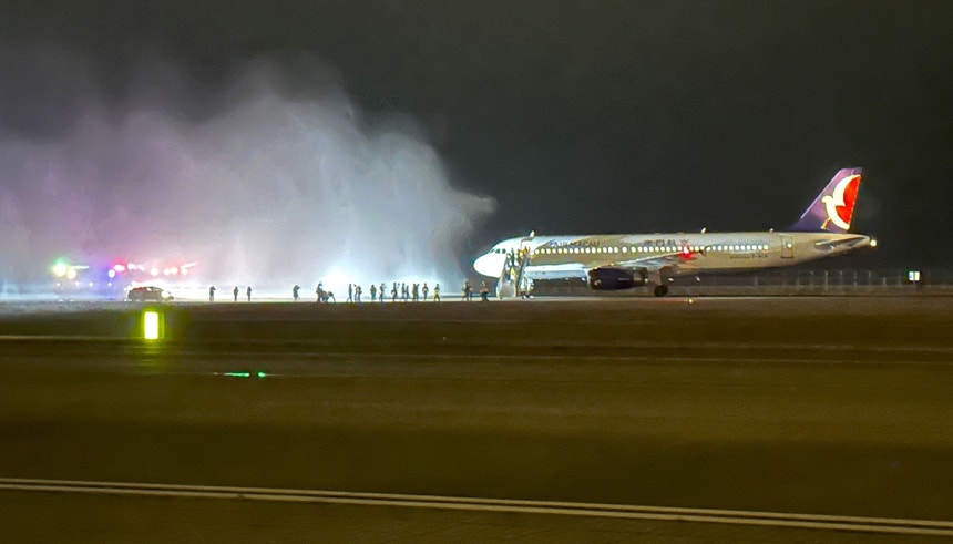 O aeroporto esteve fechado duas horas e 10 minutos
