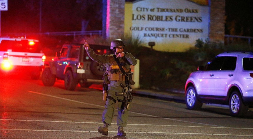 O alegado atirador, adiantou o mayor de Thousand Oaks, foi "neutralizado" pelas forças de segurança
